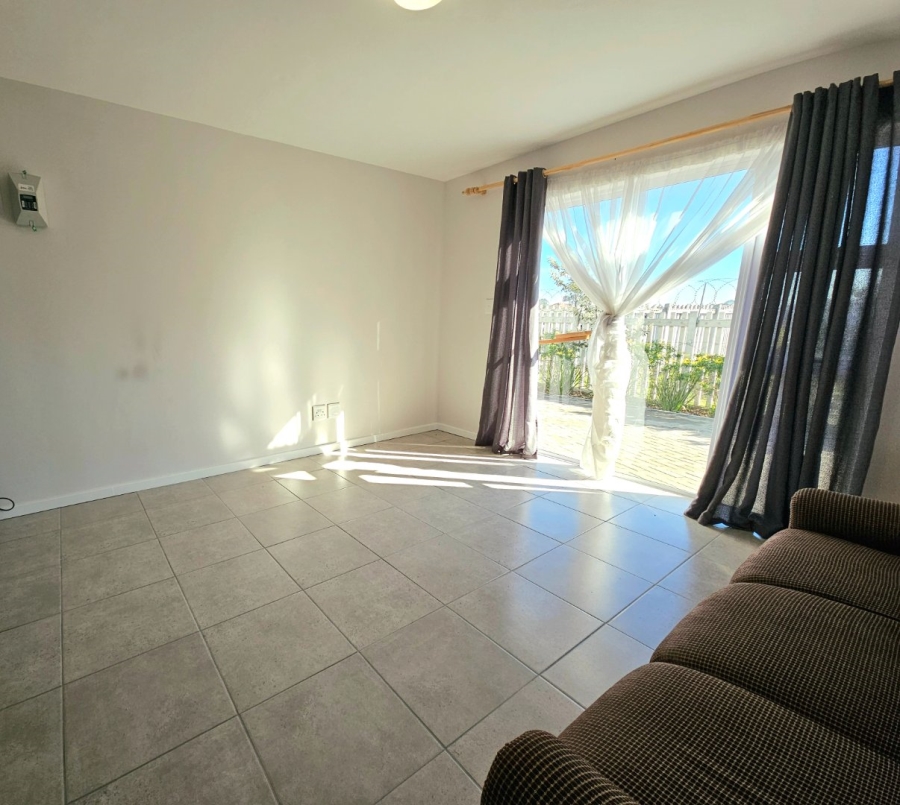 2 Bedroom Property for Sale in Stratford Green Western Cape